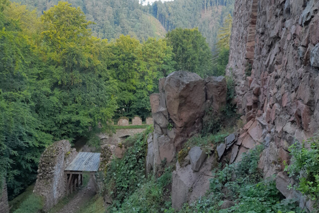 Sezona na Liticích byla ukončena předčasně dne 13.9. z důvodu nestabilního skalního masivu v hradním areálu